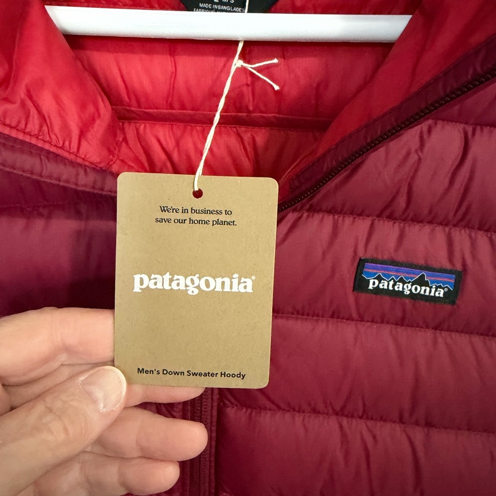 Patagonia Men’s Down Sweater Hoody Carmine Red Size Large NWT - Picture 5 of 11